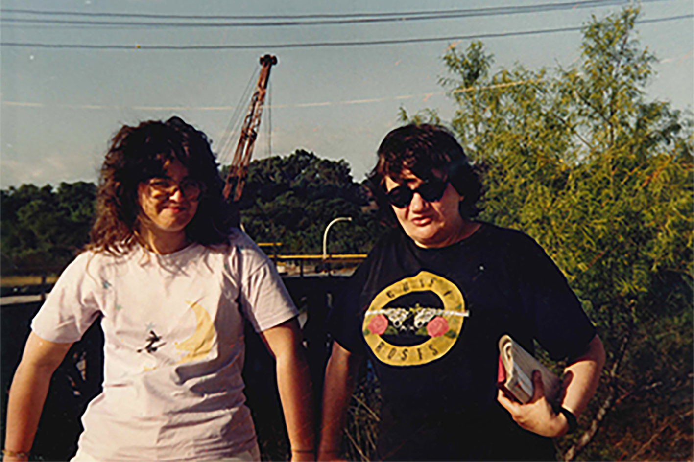 La joven Adriana Carrasco y Martha Ferro, enamoradas.