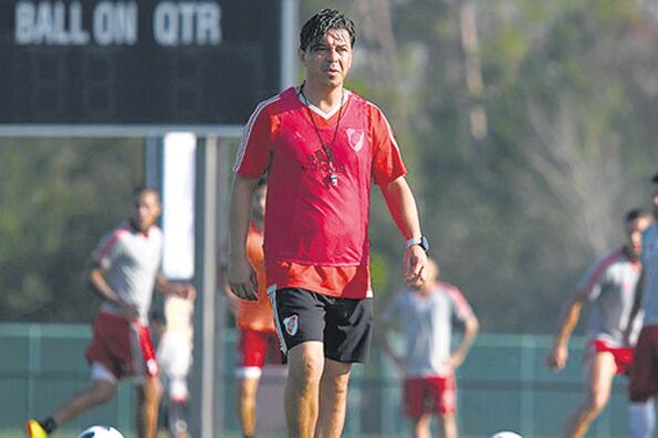 Marcelo Gallardo, entrenador multicampéon de River, durante la práctica.