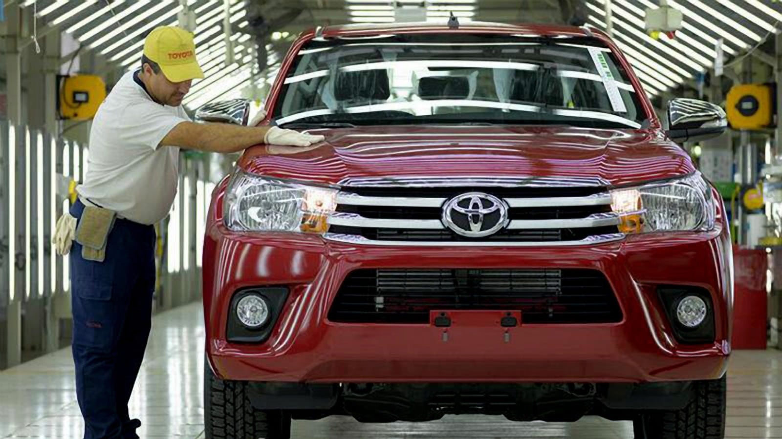 Toyota dejó trascender que la compra de los bonos para importadores fue la única salida que encontraron para continuar con las operaciones.