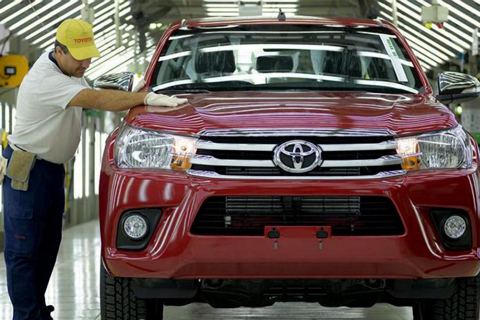 Toyota dejó trascender que la compra de los bonos para importadores fue la única salida que encontraron para continuar con las operaciones.