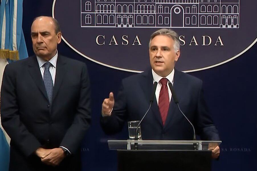 El ministro del Interior, Guillermo Francos, junto al gobernador Martín Llaryora, en una imagen de diciembre pasado, cuando todo parecía encaminado entre la Nación y la provincia.