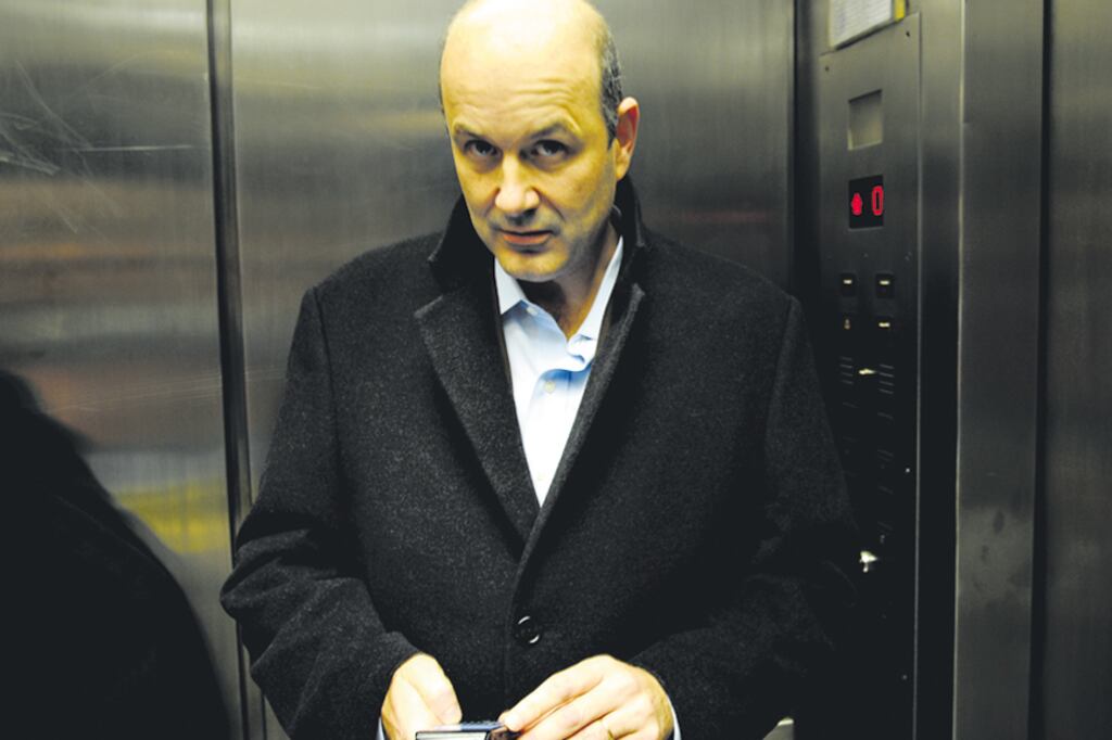 Sturzenegger en el ojo de la tormenta. Le sobra autoconfianza, pero no logra convencer ni a los propios.