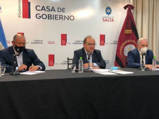 El tándem de ministros en conferencia de prensa virtual. 