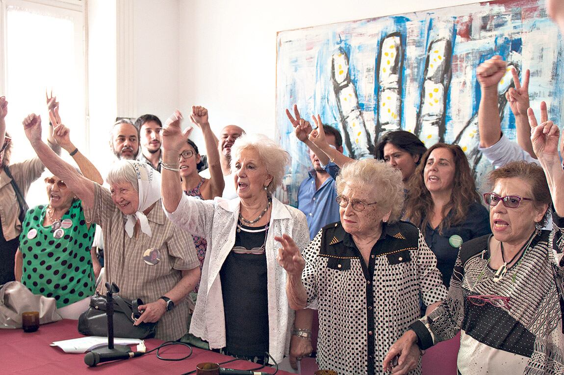 Estela de Carlotto y Lita Boitano encabezaron ayer la conferencia de los organismos de derechos humanos.