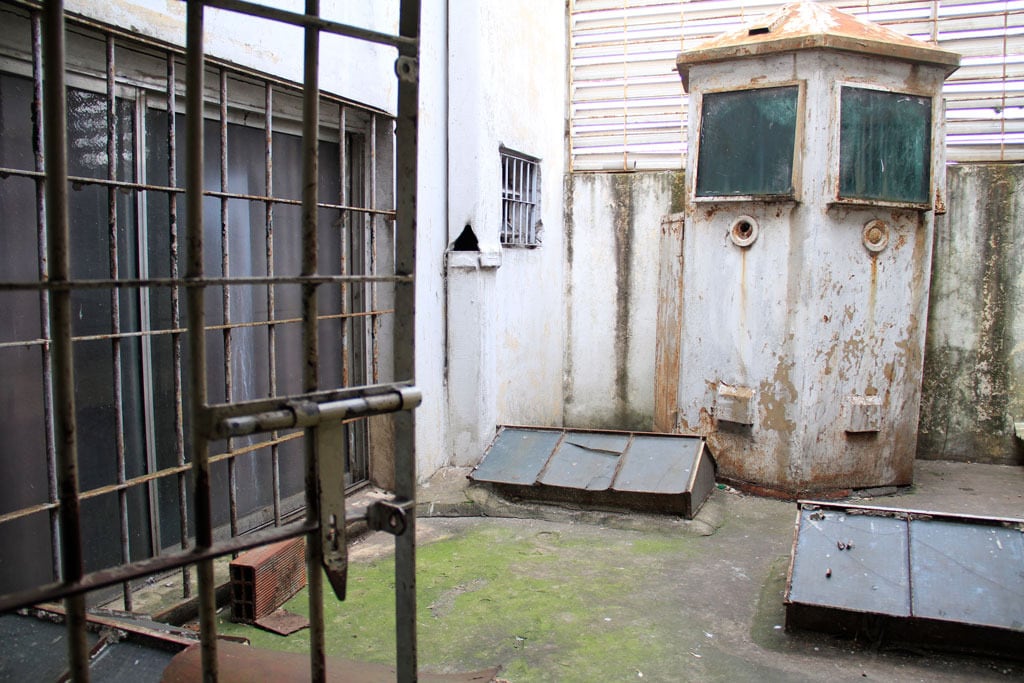 Sigue el juicio por secuestros, torturas, apropiaciones de bebés y asesinatos de personas confinadas a los centros clandestinos de detención que funcionaron en las Brigadas policiales de Quilmes, Lanús Y Banfield, "chupadero" que se ve en la foto. 