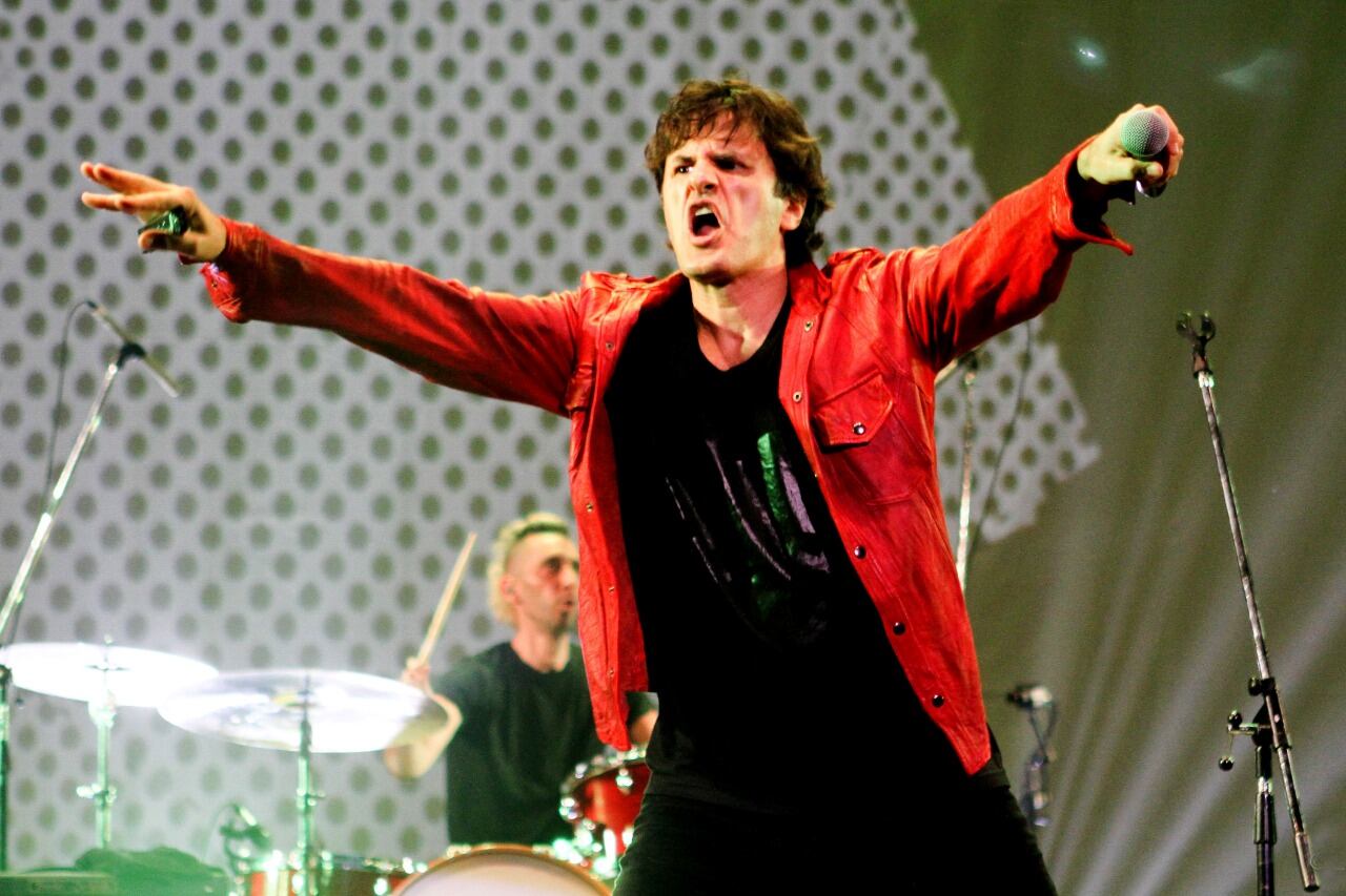 En el Luna, Ciro hizo un juego con las butacas vacías en "Tan solo".