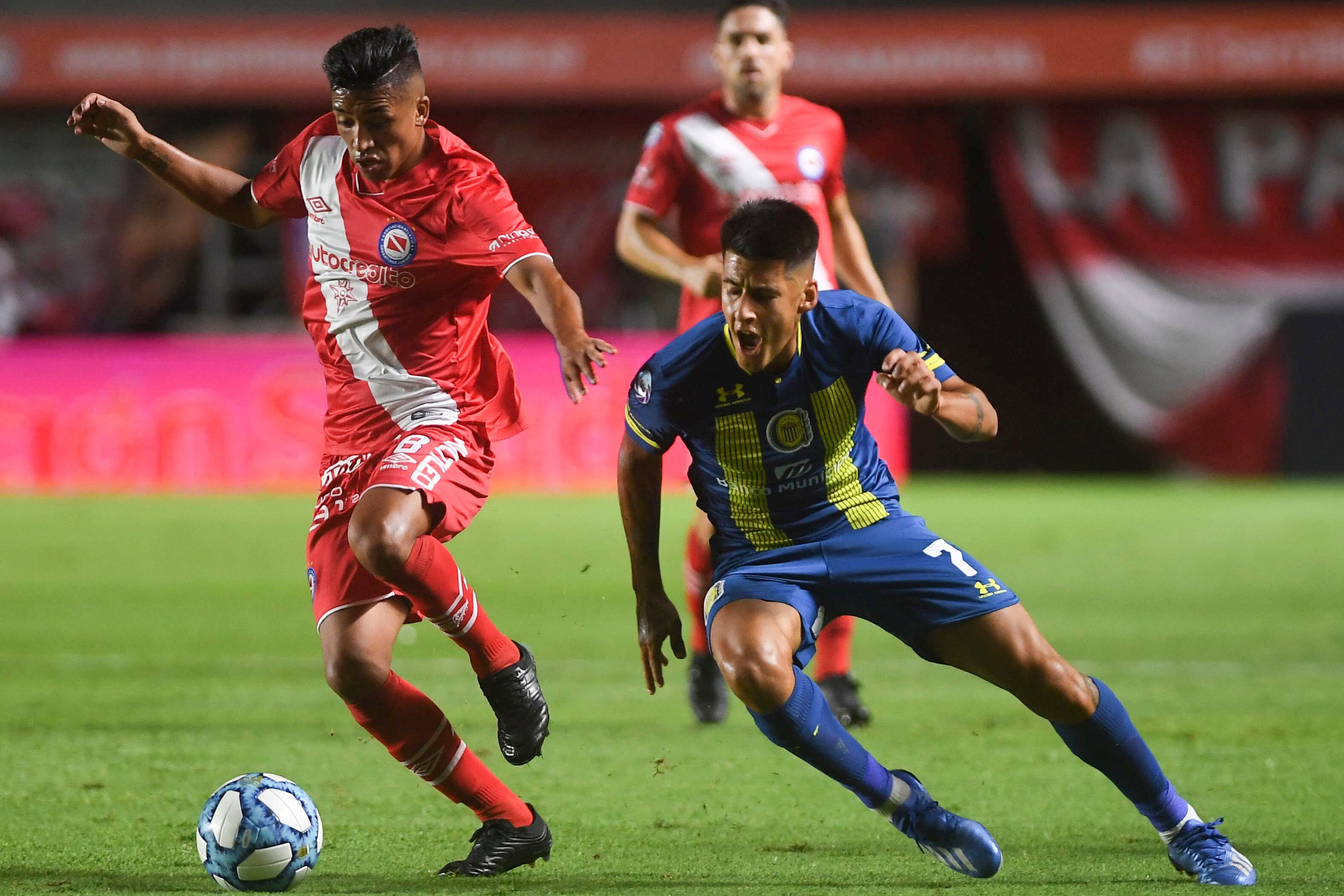 El Bicho empezó perdiendo, pero lo dio vuelta y ganó en La Paternal.