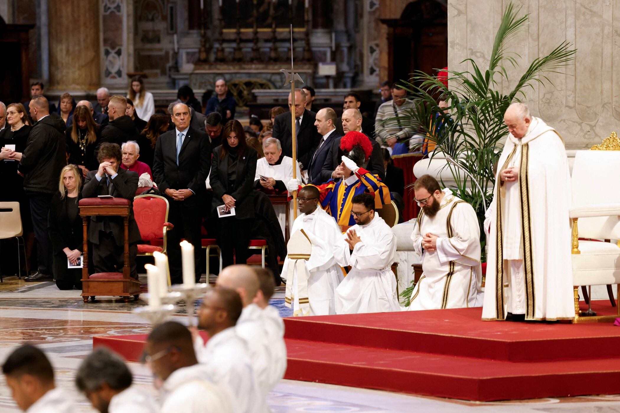 El Papa Francisco y el presidente Javier Milei en la canonización de Mama Antula en el Vaticano.