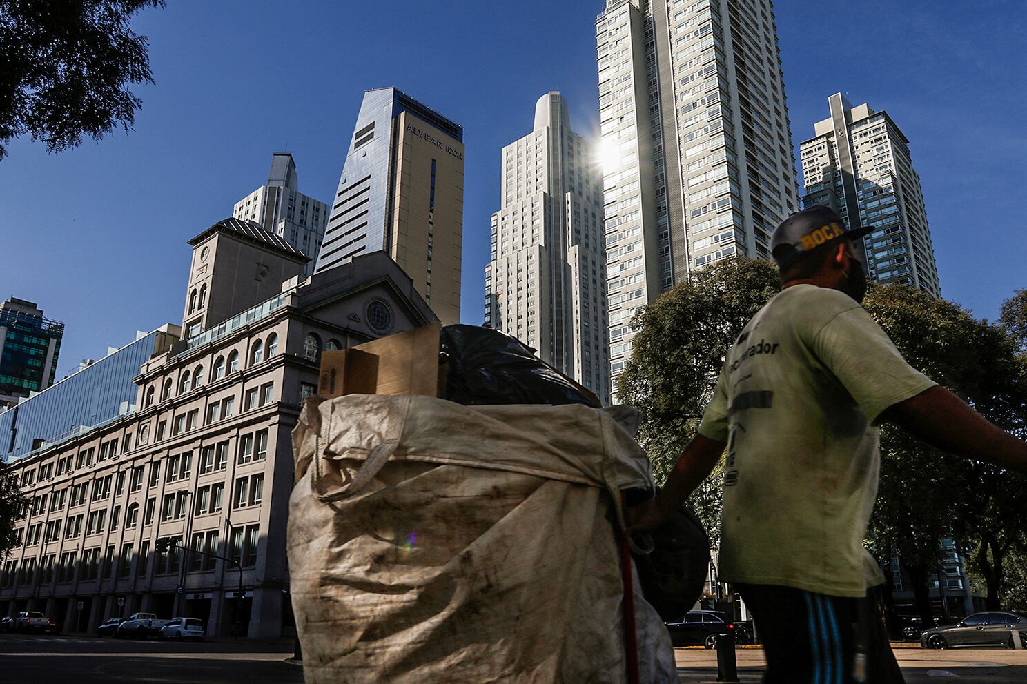 La desigualdad tiene edad y género. El 42 por ciento de la población tiene hasta 24 años y gran parte de ellos vive en situación de pobreza.