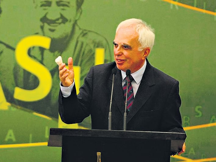 “Estados Unidos no tiene que ser analizado como un país, sino como imperio tal como lo fue el británico o el romano.”