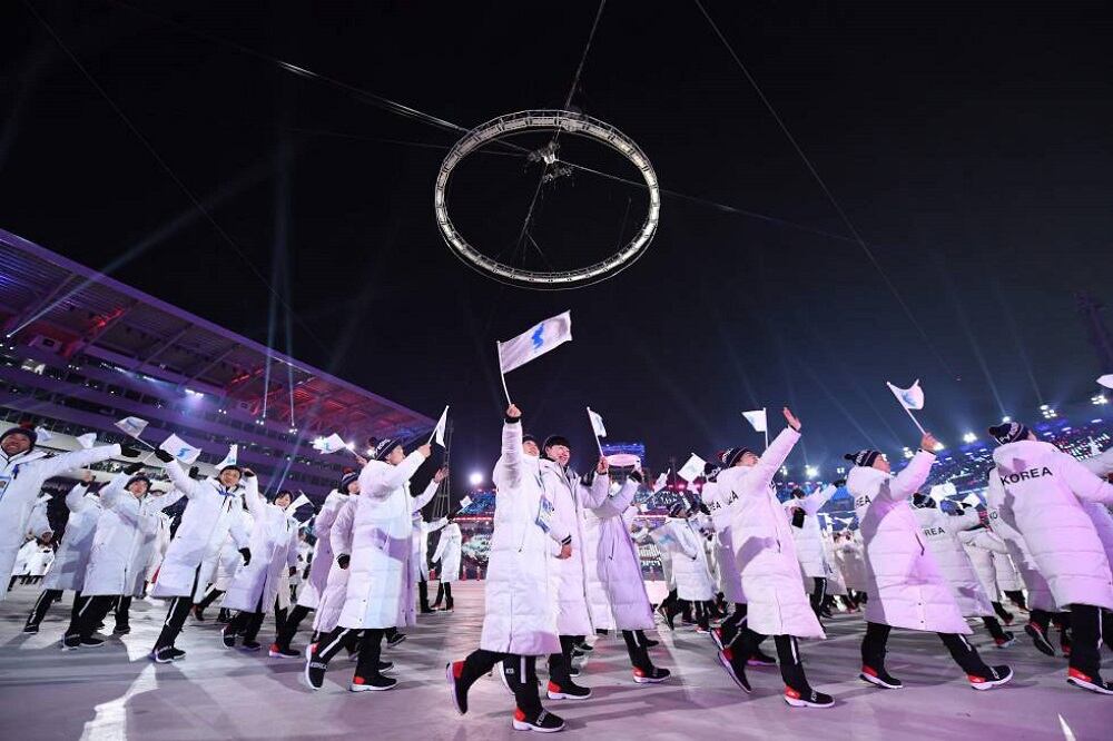 El histórico desfile en Pyeongchang 2018, cuando ambas delegaciones caminaron juntas bajo una misma bandera.