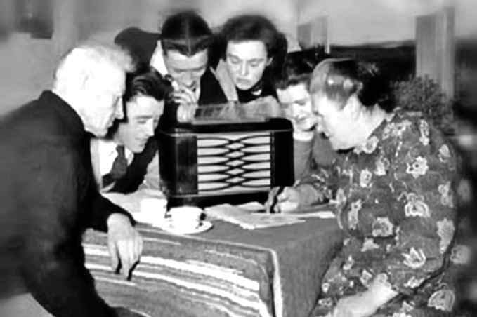 El tango canción y la radio nacieron casi juntas