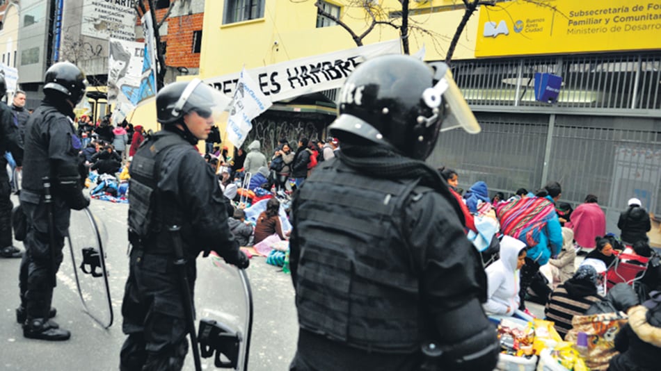 “En muchos barrios no tenemos con qué cocinar”, reclamaron.