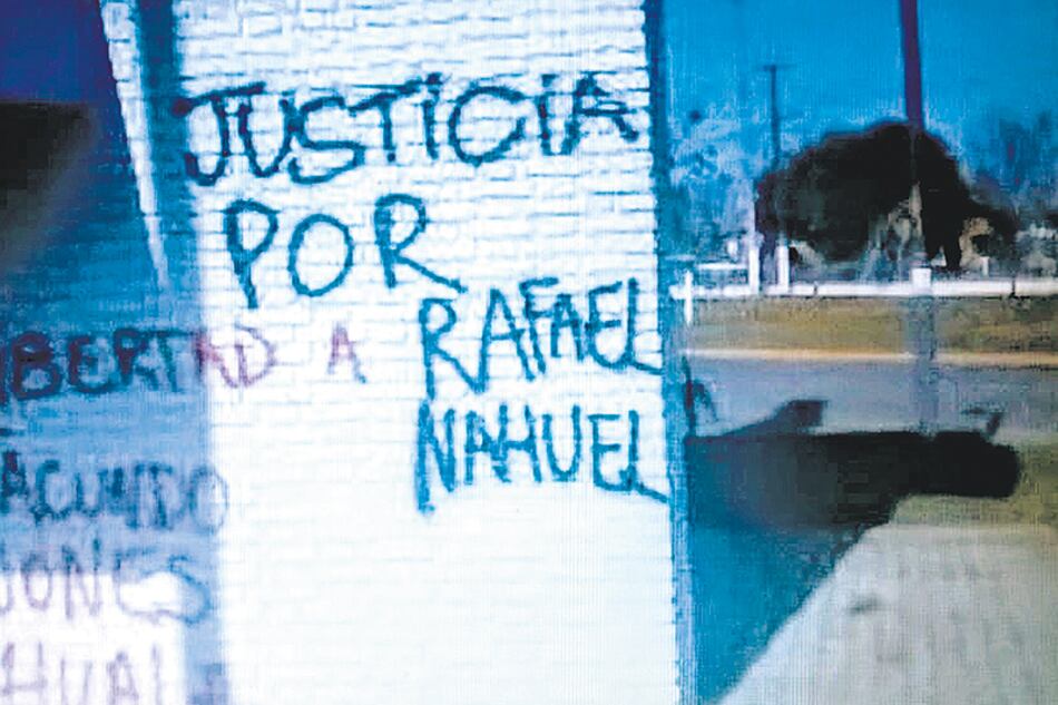 La pintada en una garita, en la ruta 65 de Los Toldos.