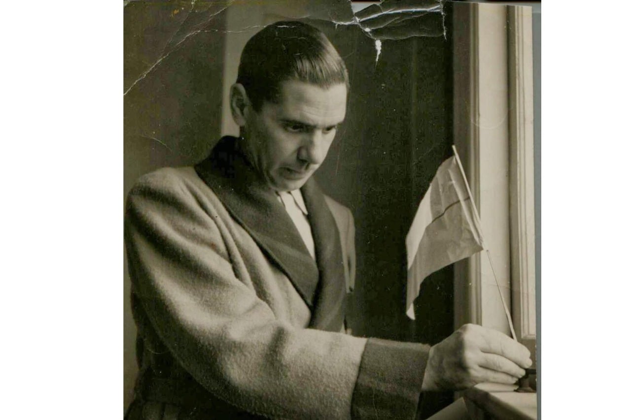 De Tuñón se puede decir lo que Badiou dijo de Brecht: que hay que convocarlo como un ‘testigo del siglo’. 