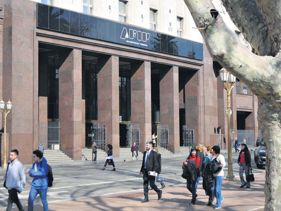 El organismo recaudador embolsó 212 mil millones de pesos en marzo, 54 por ciento más que en 2016.