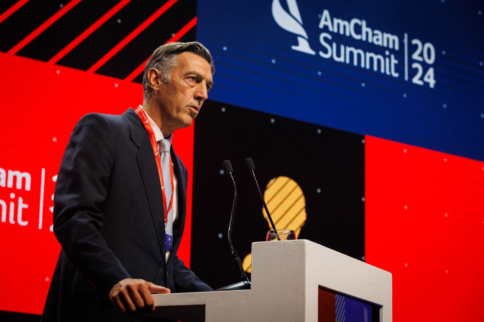 Facundo Gómez Minujín durante la apertura de Amcham Summit 2024