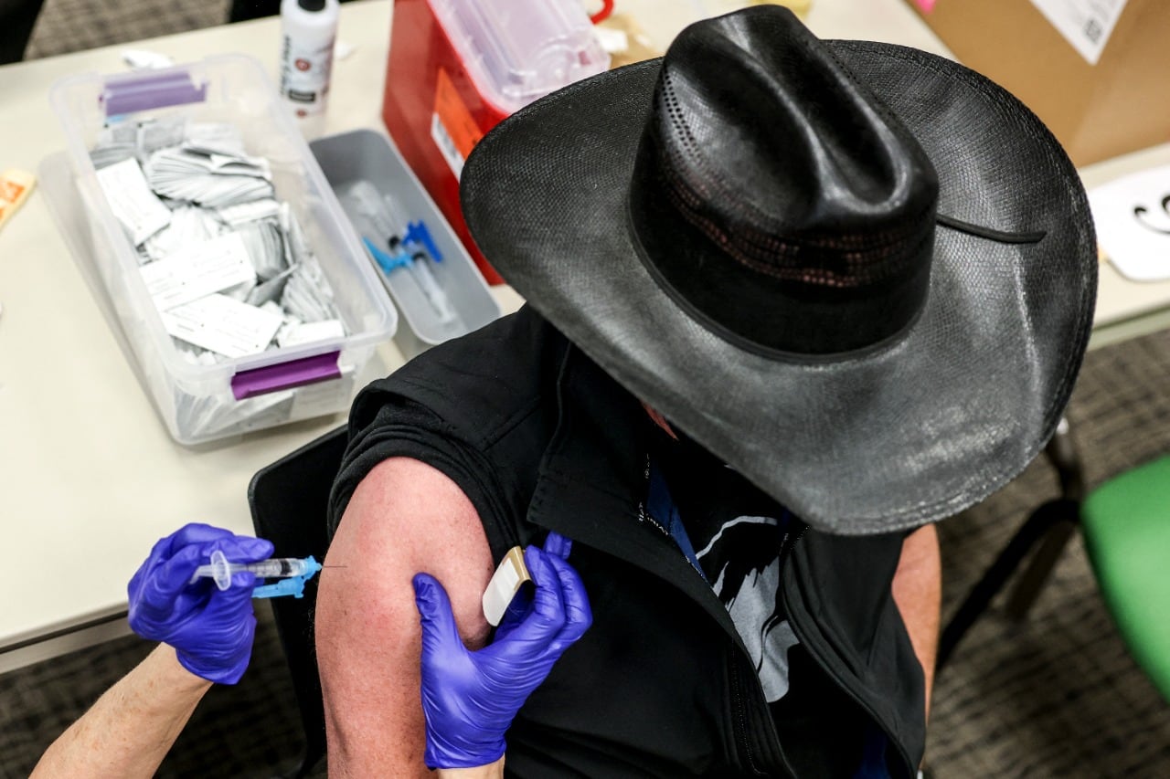 La campaña de vacunación en Colorado se extendió a trabajadores agrícolas y mayores de 60 años.