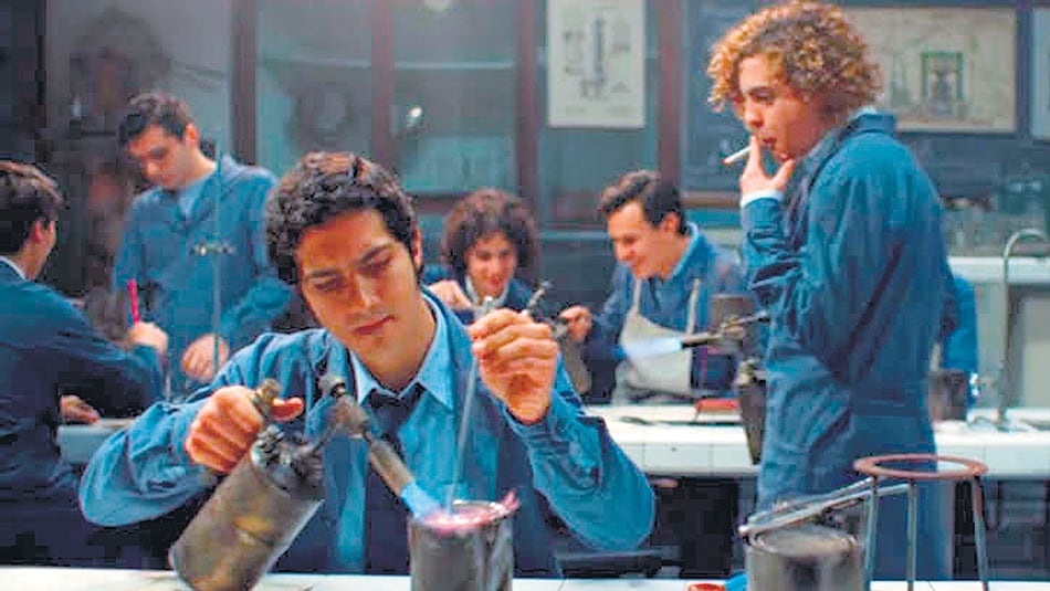 El Angel retrata la historia de Carlos Robledo Puch, el asesino serial más famoso de la Argentina.