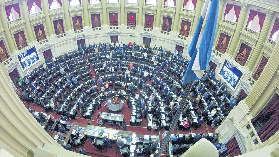 La falta de acuerdo en los artículos de la ley antibarras obligó a que vuelva a comisión.