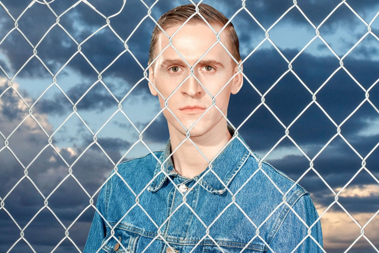 El escenario es donde la propuesta de Louta se completa y se potencia.