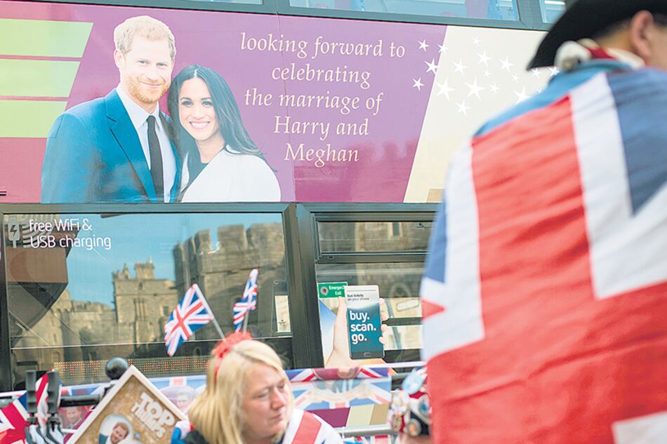 Luego de la fiesta, a recoger el cotillón y limpiar todo.