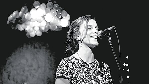 El debut de Moscardini se caracteriza por una sobriedad que en el gusto por el detalle no esquiva cierto riesgo.