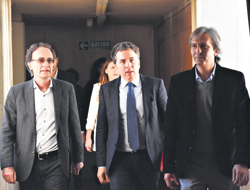 Nicolás Dujovne, ayer, en Córdoba. Su excesivo entusiasmo por mostrar logros económicos lo traicionó, al intentar esquivar el tema de la pobreza.