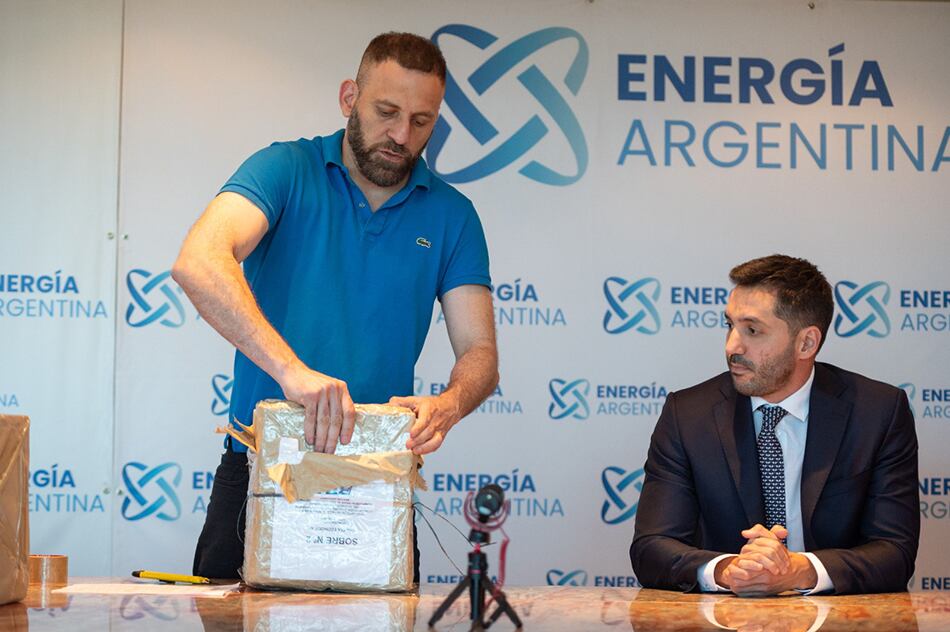 Agustín Gerez, titular de Enarsa, encabezó la apertura de sobres.