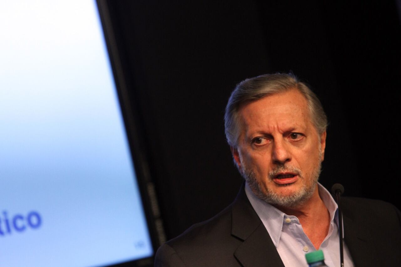 Juan José Aranguren criticó  la política energética del Gobierno y dijo que espera que el Ministro de Economía, Martín Guzmán, “no tenga miedo para decir que el congelamiento de las tarifas de luz y gas va a aumentar el déficit fiscal".