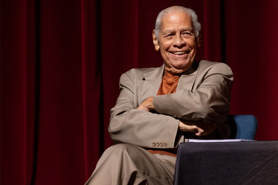 Luis Rafael Sánchez, en el Teatro de la Universidad de Puerto Rico de Río Piedras (UPR-RP). Imagen: Héctor A. Suárez De Jesús