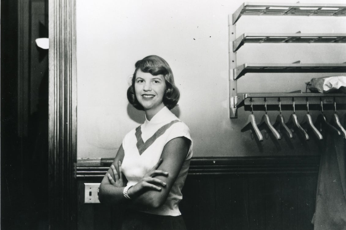 Un retrato de Sylvia Plath en su juventud