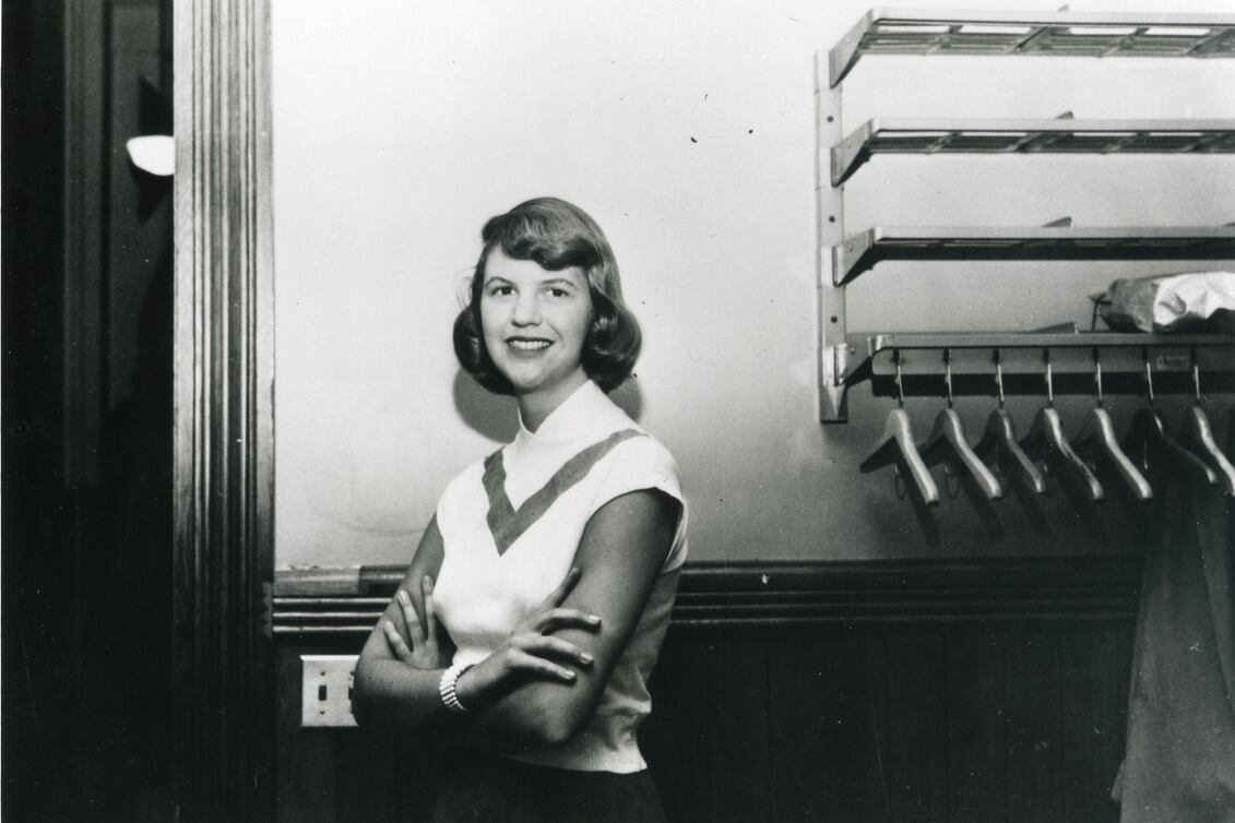 Un retrato de Sylvia Plath en su juventud