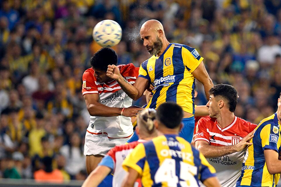 Frentazo de Quintana y primer gol de Central.