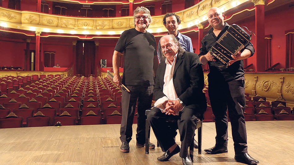 “No los veo como ‘chamameceros’ ni ellos me entienden como un ‘rockero’”, dice Nebbia sobre sus compañeros.