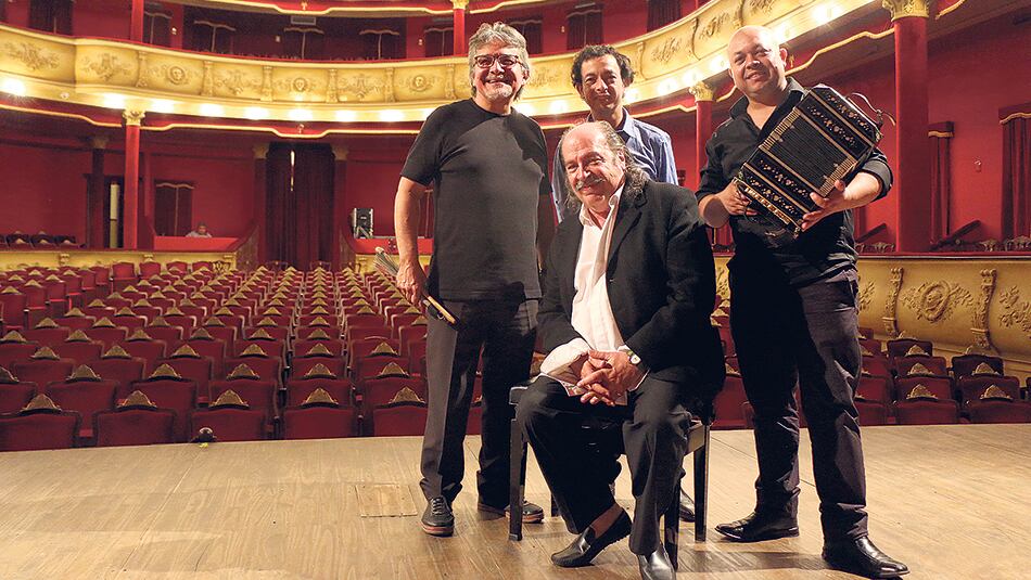 “No los veo como ‘chamameceros’ ni ellos me entienden como un ‘rockero’”, dice Nebbia sobre sus compañeros.