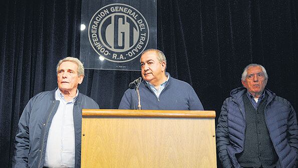 Carlos Acuña, Héctor Daer y Hugo Benítez cuando anunciaron el paro del 29M.