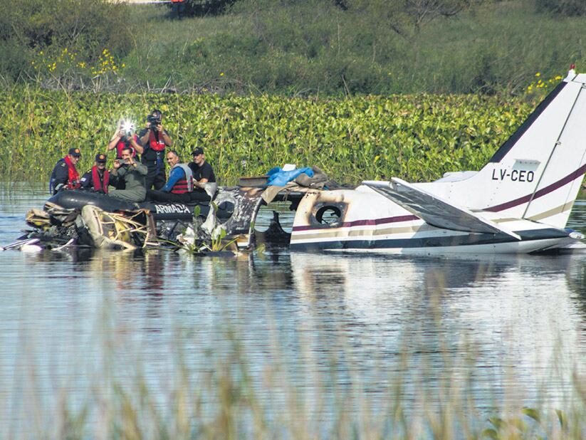 La avioneta se estrelló en Laguna del Sauce a poco de despegar y murieron los pilotos y los pasajeros.