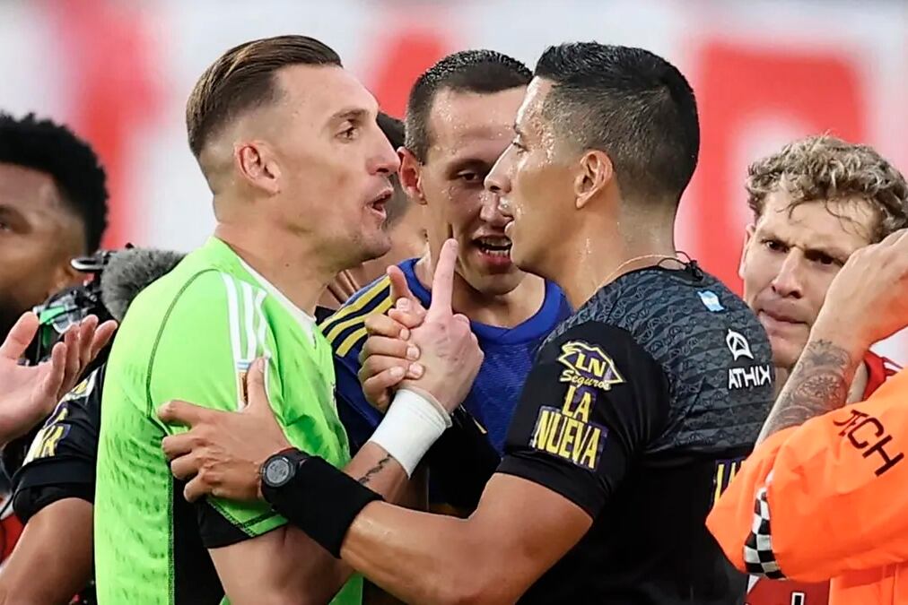 Las protestas a los árbitros, un mal que aqueja al fútbol argentino