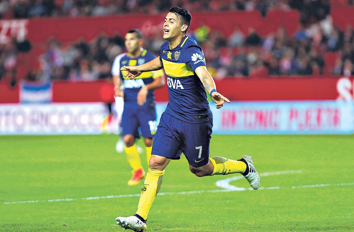 Pavón festeja uno de los goles de Boca luego de una gran definición personal. 