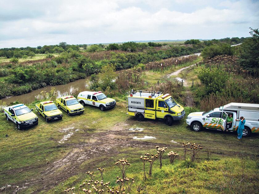 El canal del arroyo Pereyra ayudó a los bomberos a contener el fuego.