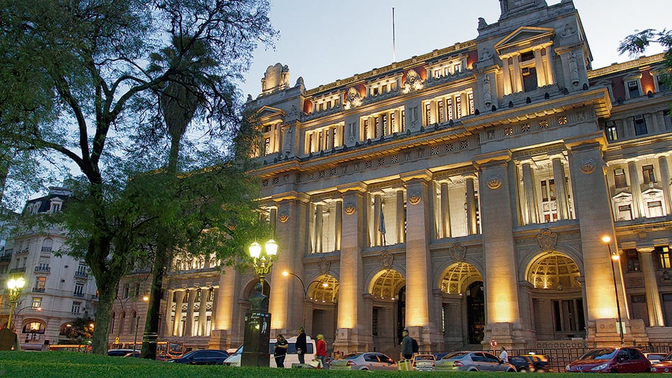 Los conjueces, con matrículas de abogados, son suplentes de los miembros de la Corte Suprema en última instancia.