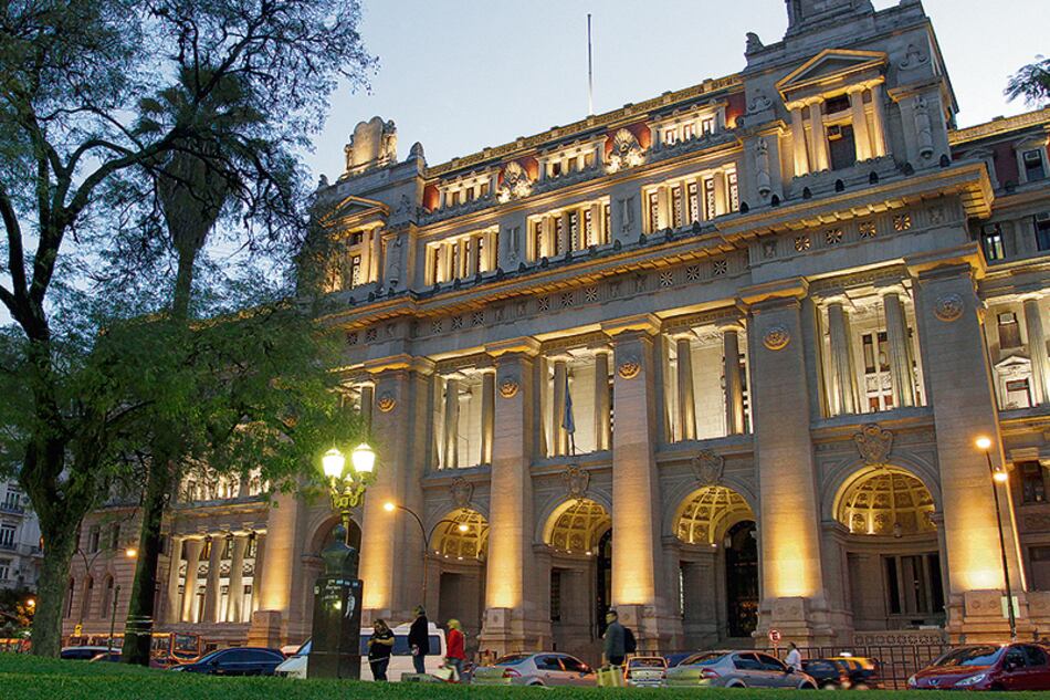 Los conjueces, con matrículas de abogados, son suplentes de los miembros de la Corte Suprema en última instancia.