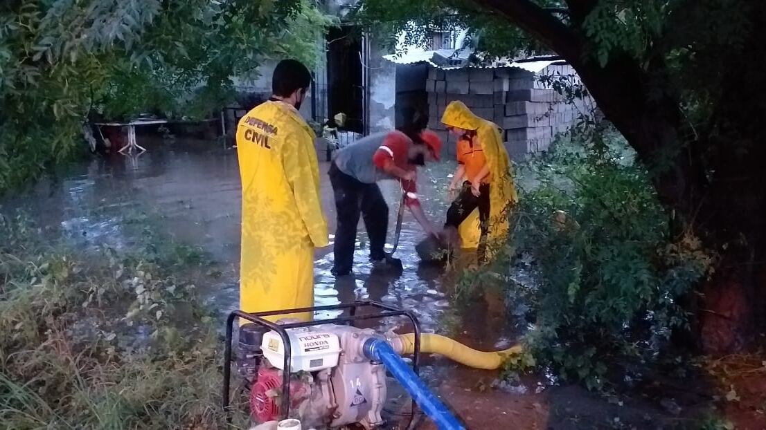 Defensa Civil llevó ayuda a las familias