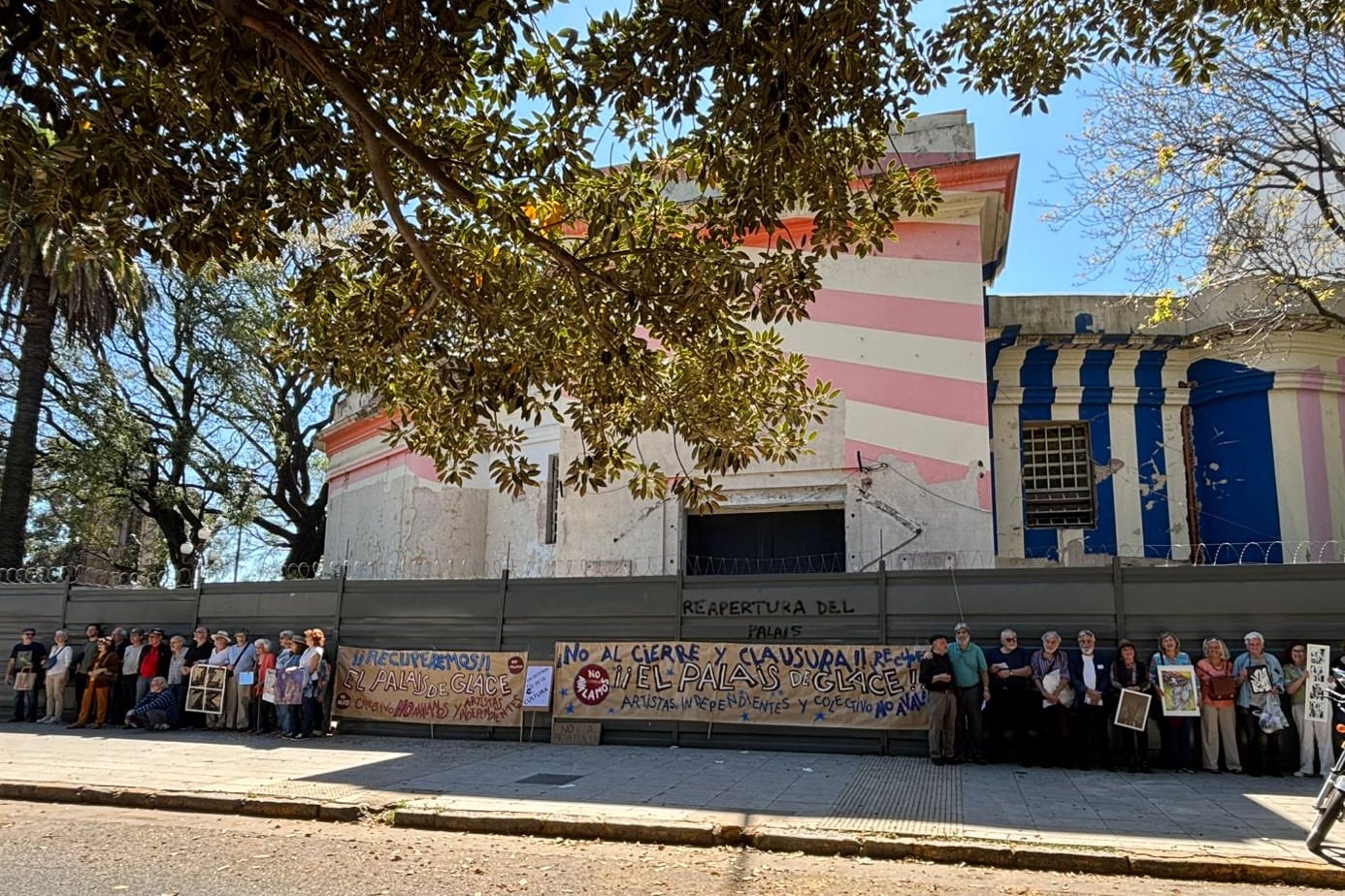 Los artistas frente a la decadencia del Palais de Glace.