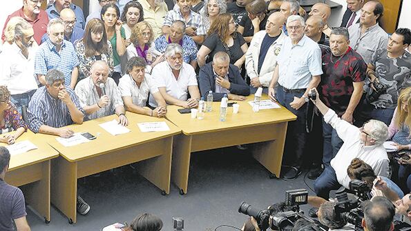 Hugo Yasky, Pablo Micheli y Pablo Moyano anunciaron cuatro marchas contra el tarifazo durante enero.