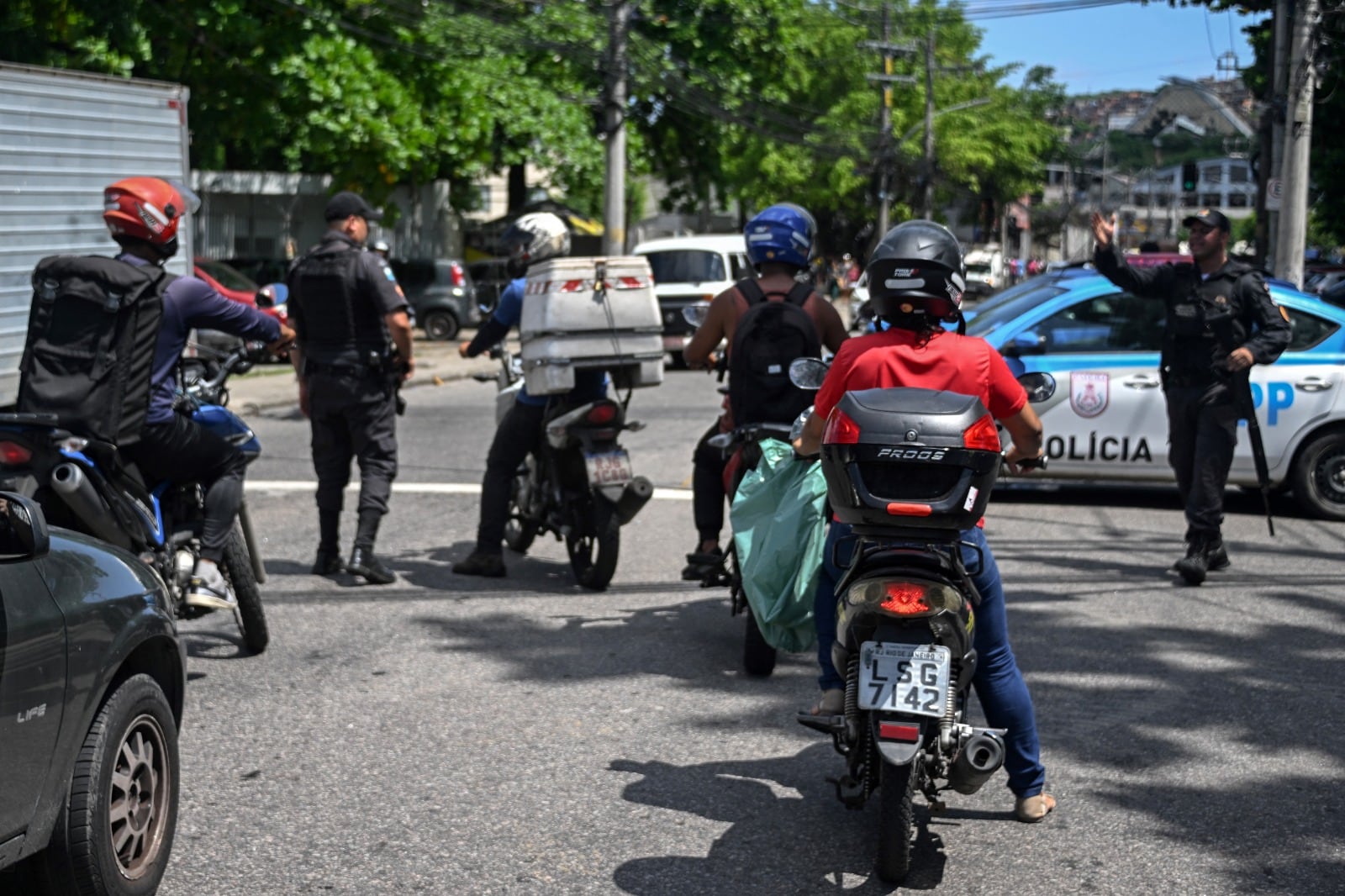 Miembros del policía militar participan del operativo contra el Comando Vermelho.