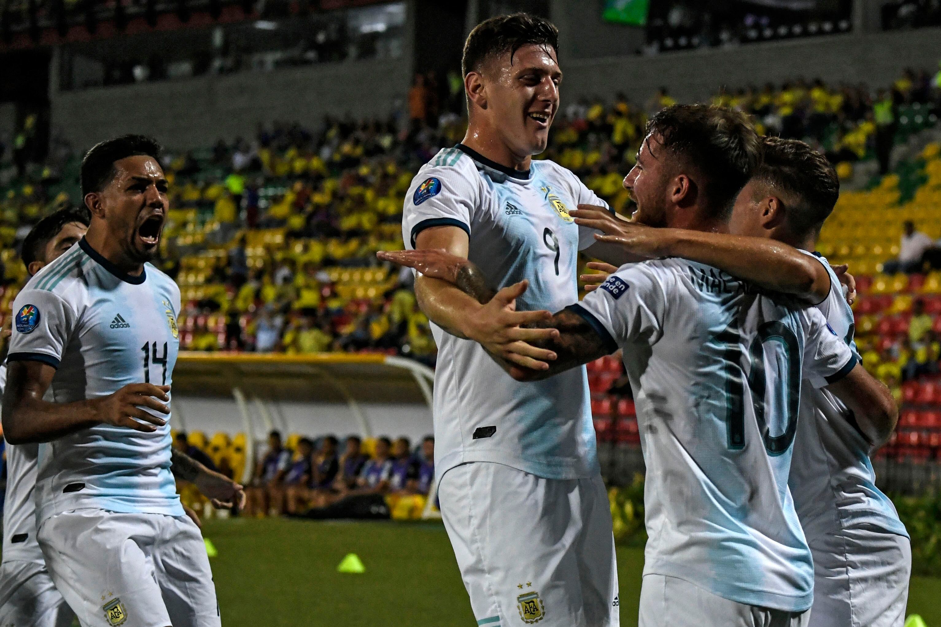 Argentina festeja el primer gol marcado por Mac Allister