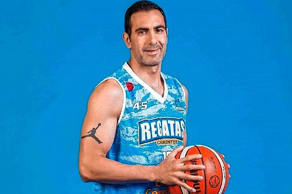 Paolo Quinteros terminó jugando en Regatas Corrientes.