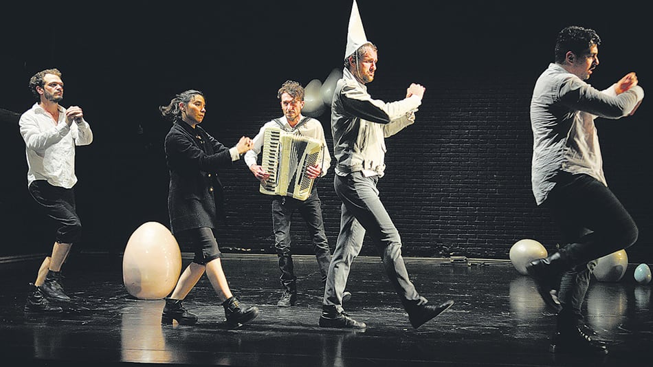 Entre los colaboradores de Jarry, Ubú patagónico figura una de los jurados del festival.